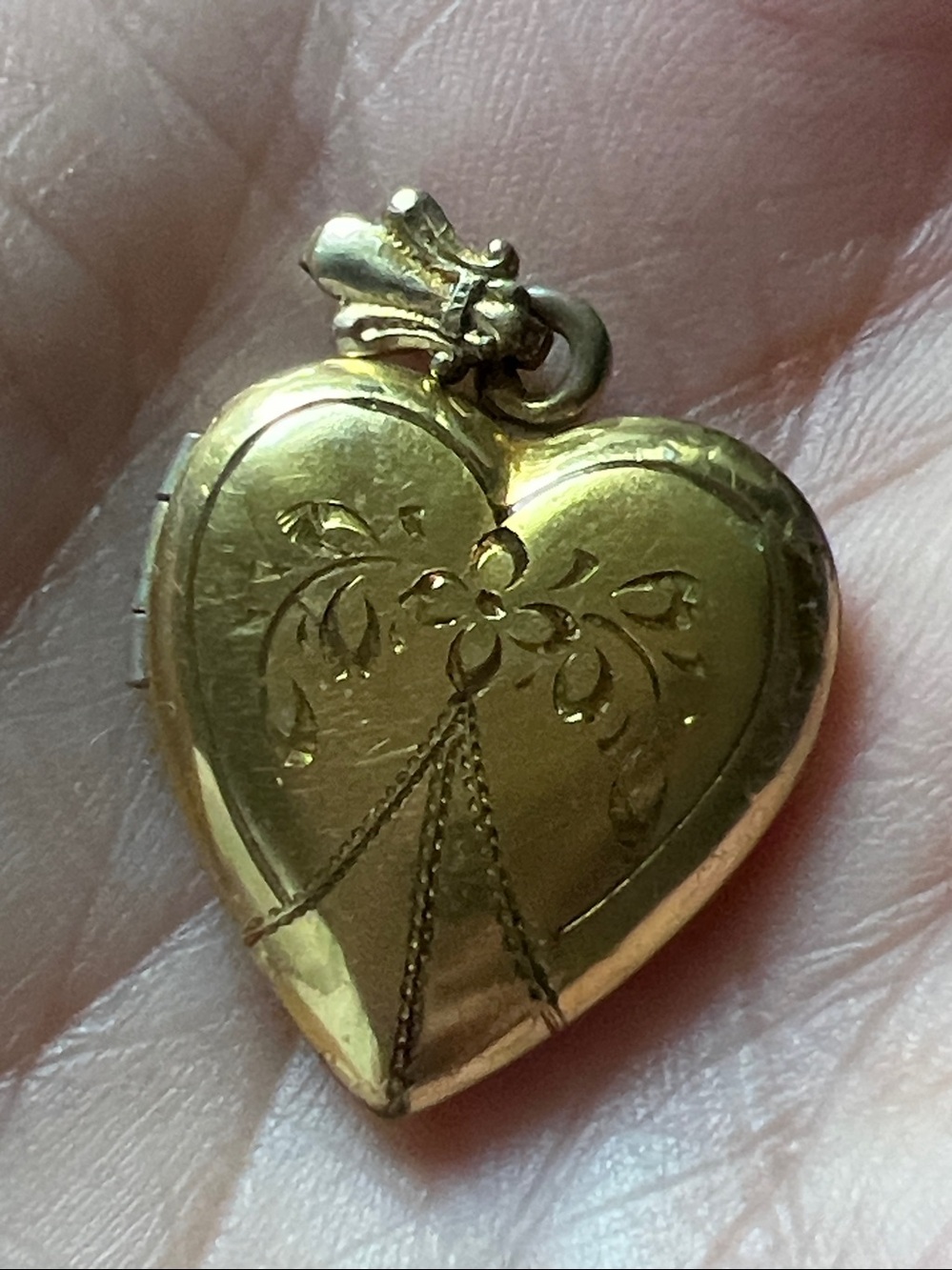 1940 Gold Filled heart locket pendant